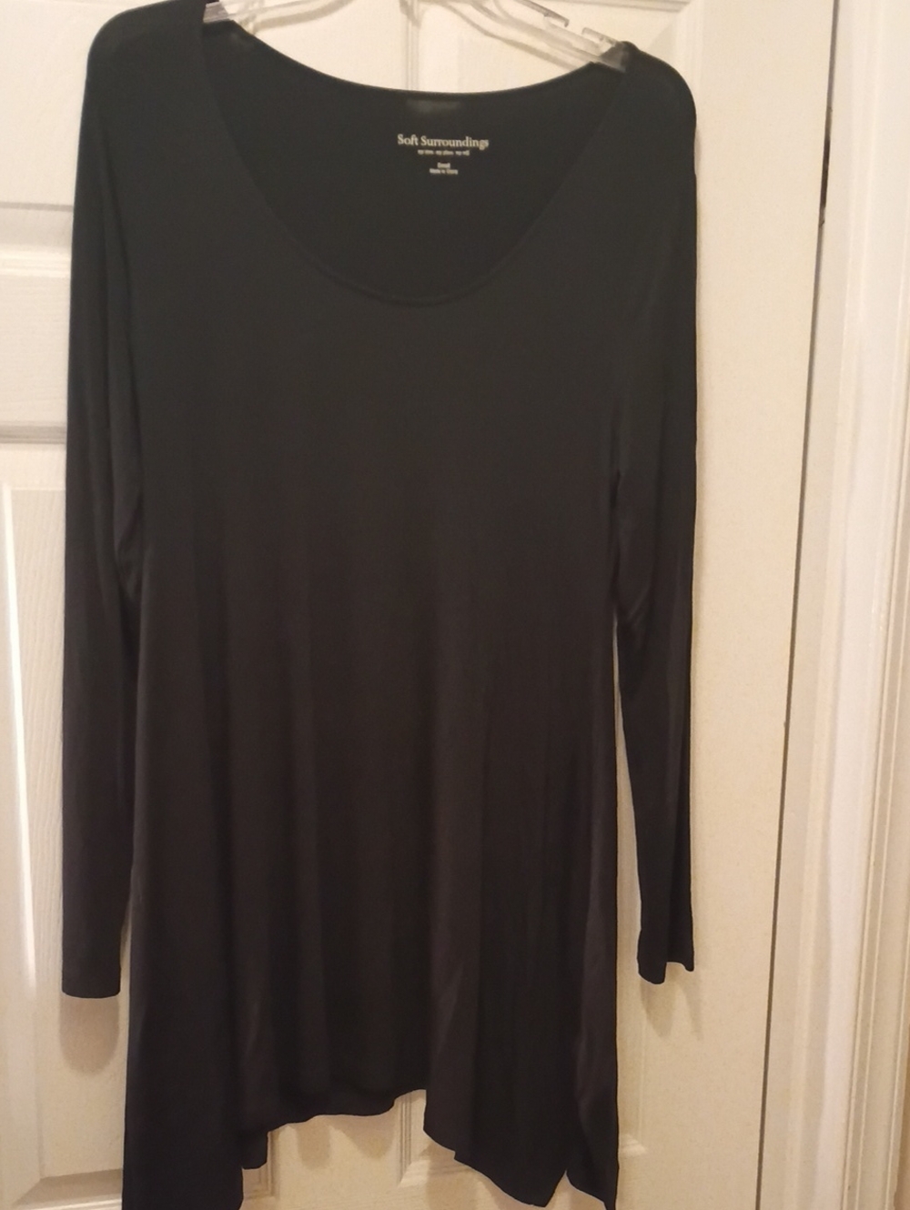 Soft Surroundings Black Long-Sleeve Scoop Tunic top